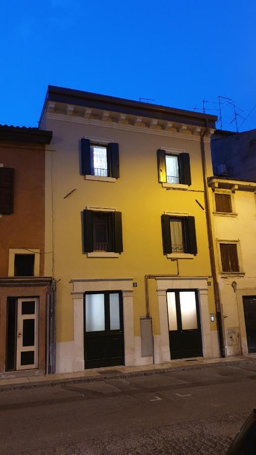 Dimora Rosso San Zeno - Wifi Veloce E Adatto Per Famiglie Verona Ngoại thất bức ảnh